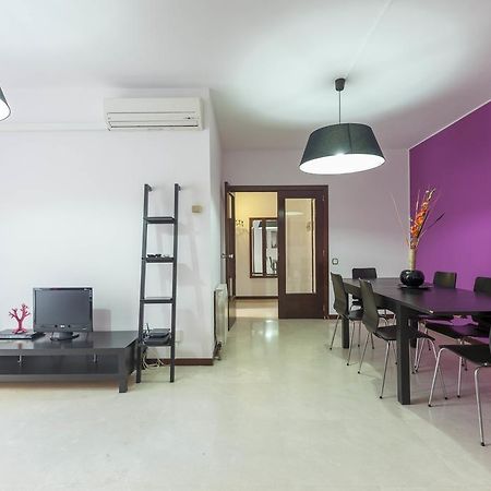 Apartment Sagrada Familia Barcelona Room photo