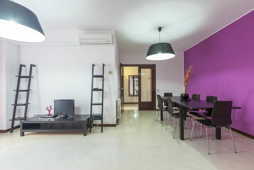Apartment Sagrada Familia Barcelona Room photo