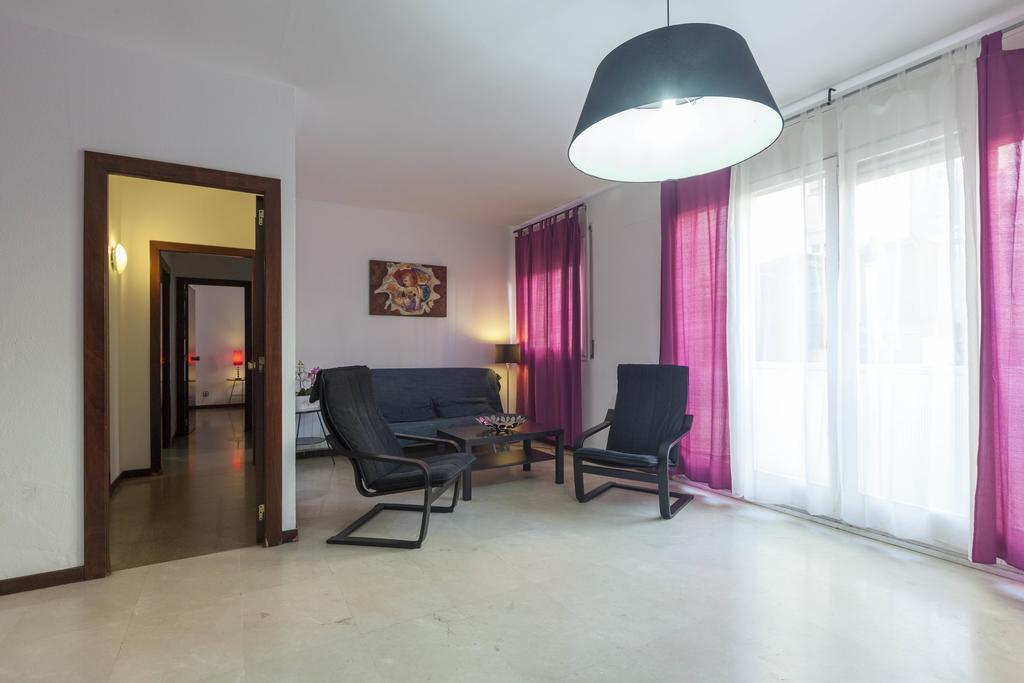 Apartment Sagrada Familia Barcelona Room photo